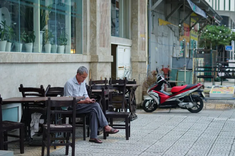 You're Surrounded by the World and Still Feel Alone: The Loneliness Nobody Warns Expats About